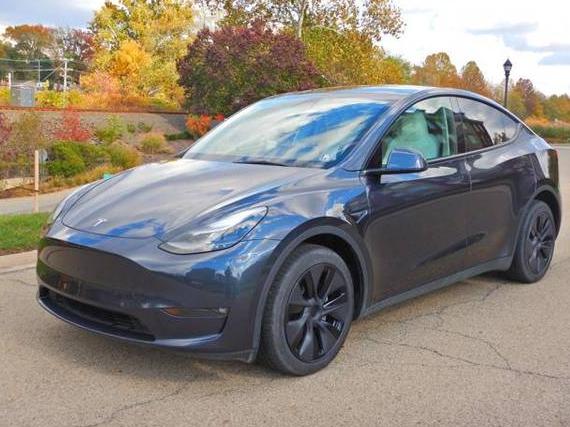 TESLA MODEL Y 2025 7SAYGDEE7SF293302 image